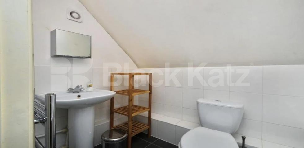 			NEW INSTRUCTION!, Studio Apartment, 1 bath, 1 reception Apartment			 Mount View Road, FINSBURY PARK-STROUD GREEN